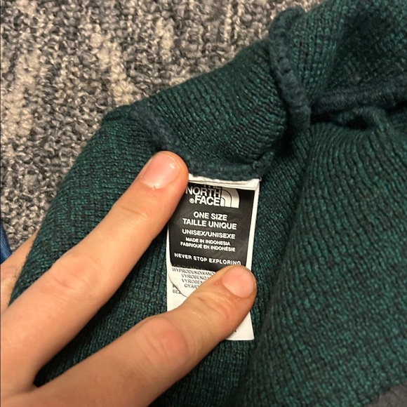 The North Face Dark Green Knit Beanie & Carhartt brown beanie. Top winter brands - Picture 9 of 16